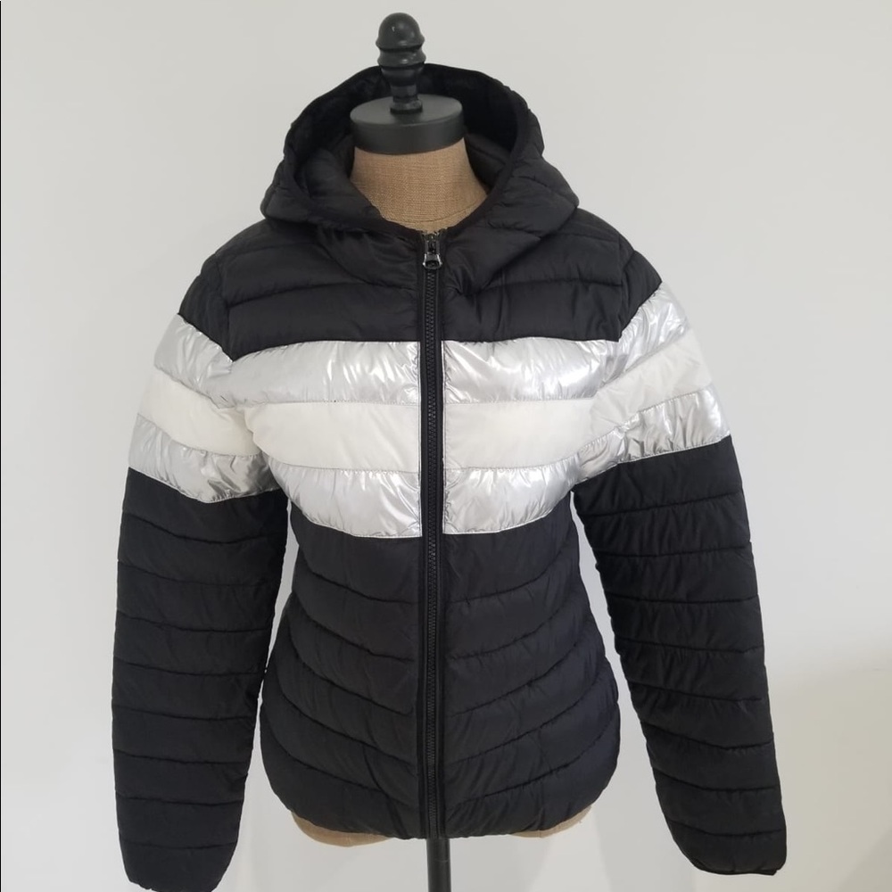 Forever 21 lightweight hooded puffer jacket